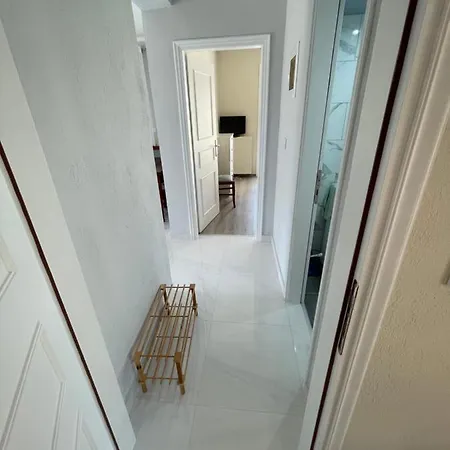 Villa 2-bedroom Luxury Family Flogita