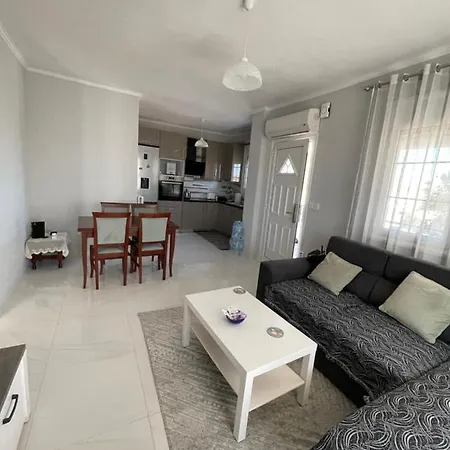 2-bedroom Luxury Family Vilă Flogita